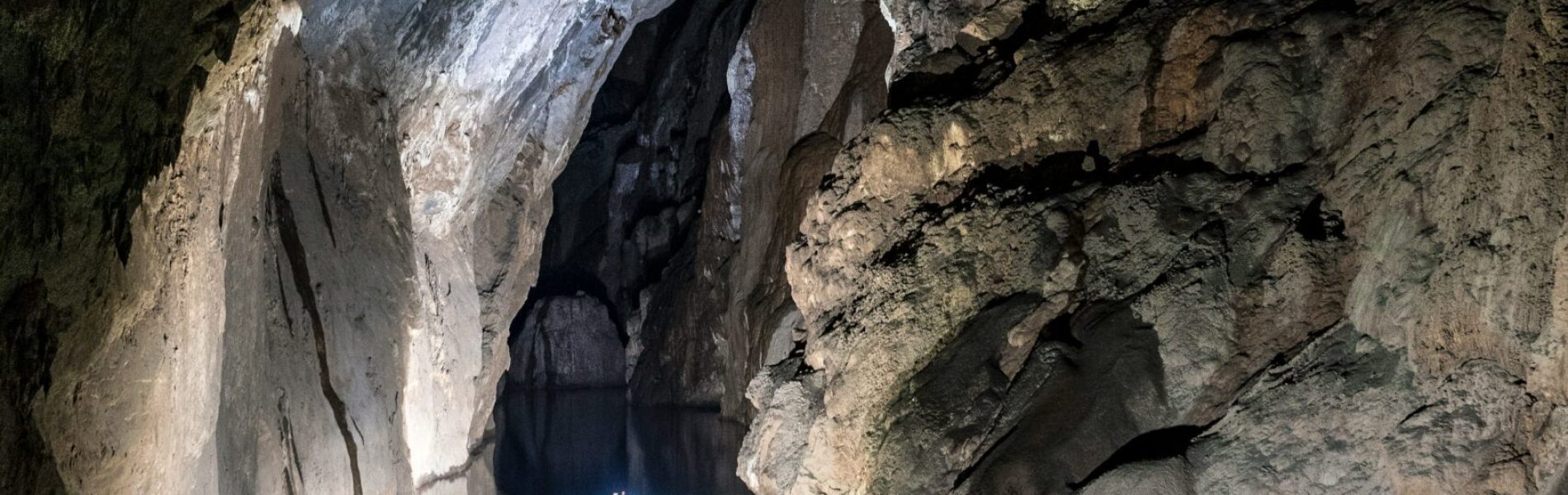 andrew-svk-yk3APr19I5E-unsplash