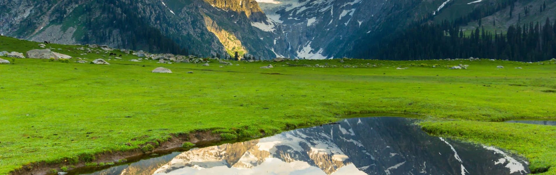 kashmir-mountain-valley-reflection-29uw7vr9rpjw1fwa